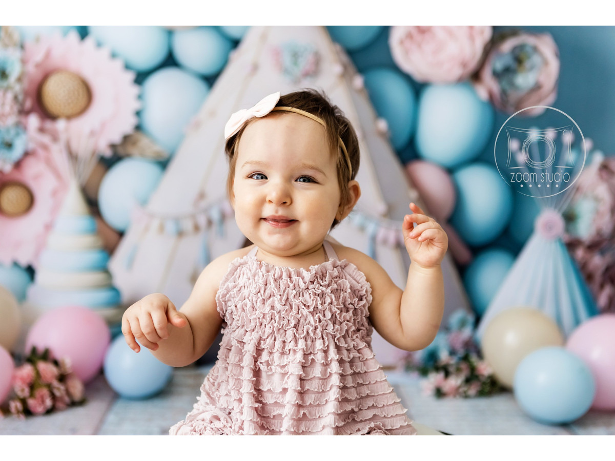 Baby & cake smash photo backdrop Hoha Tipi – teepee with pastel balloons and flowers on turquoise | Colors&Drops