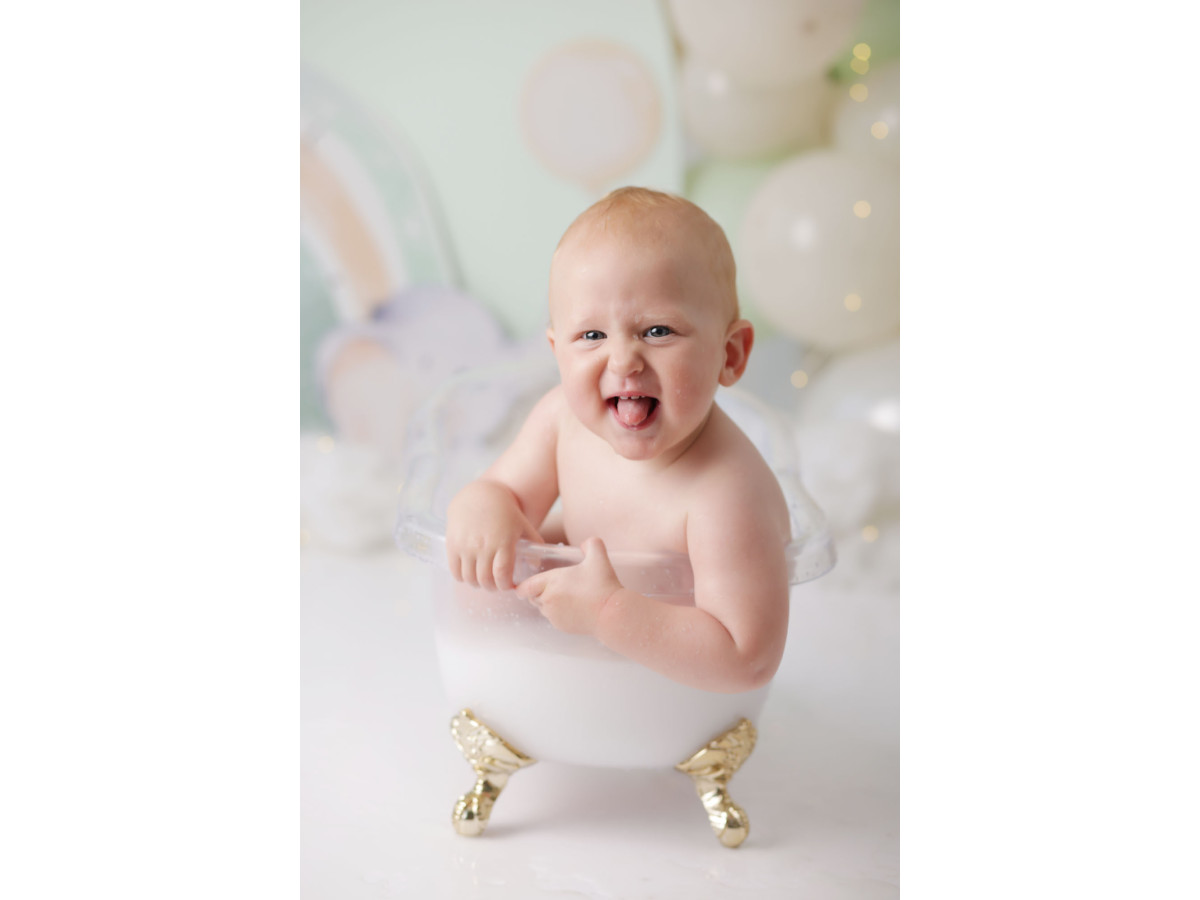 Fond photo bébé et smash cake Elefanto – décor éléphants avec arc-en-ciel pastel et ballons | Colors&Drops