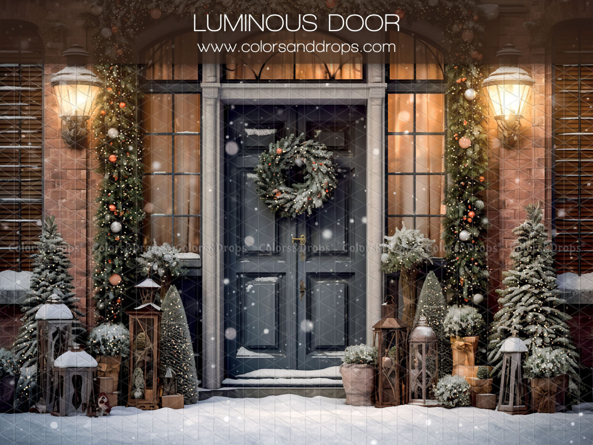 Fondo fotográfico de Navidad Luminous Door – puerta gris antracita con corona, faroles y abetos | Colors&Drops