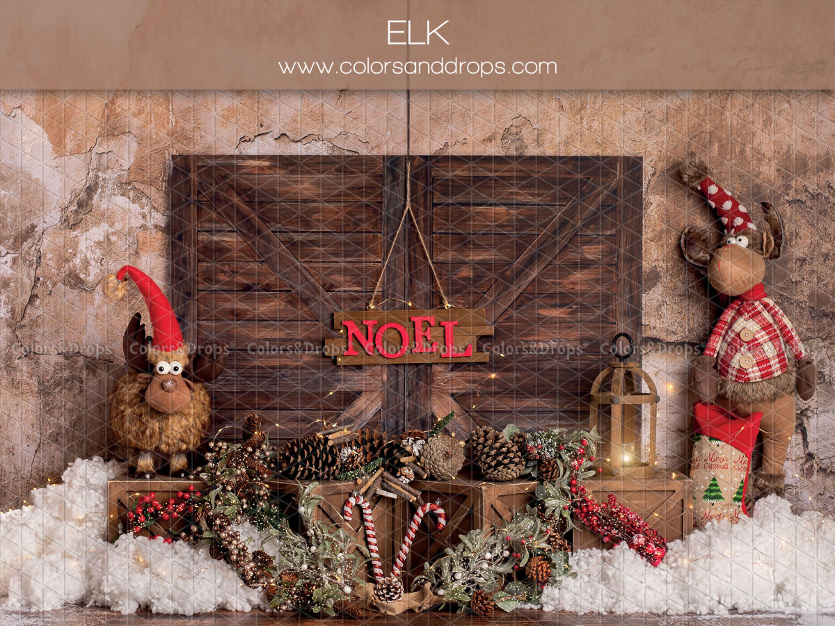 Fond photo de Noël Elk – porte de grange avec élans en peluche et panneau Noël | Colors&Drops