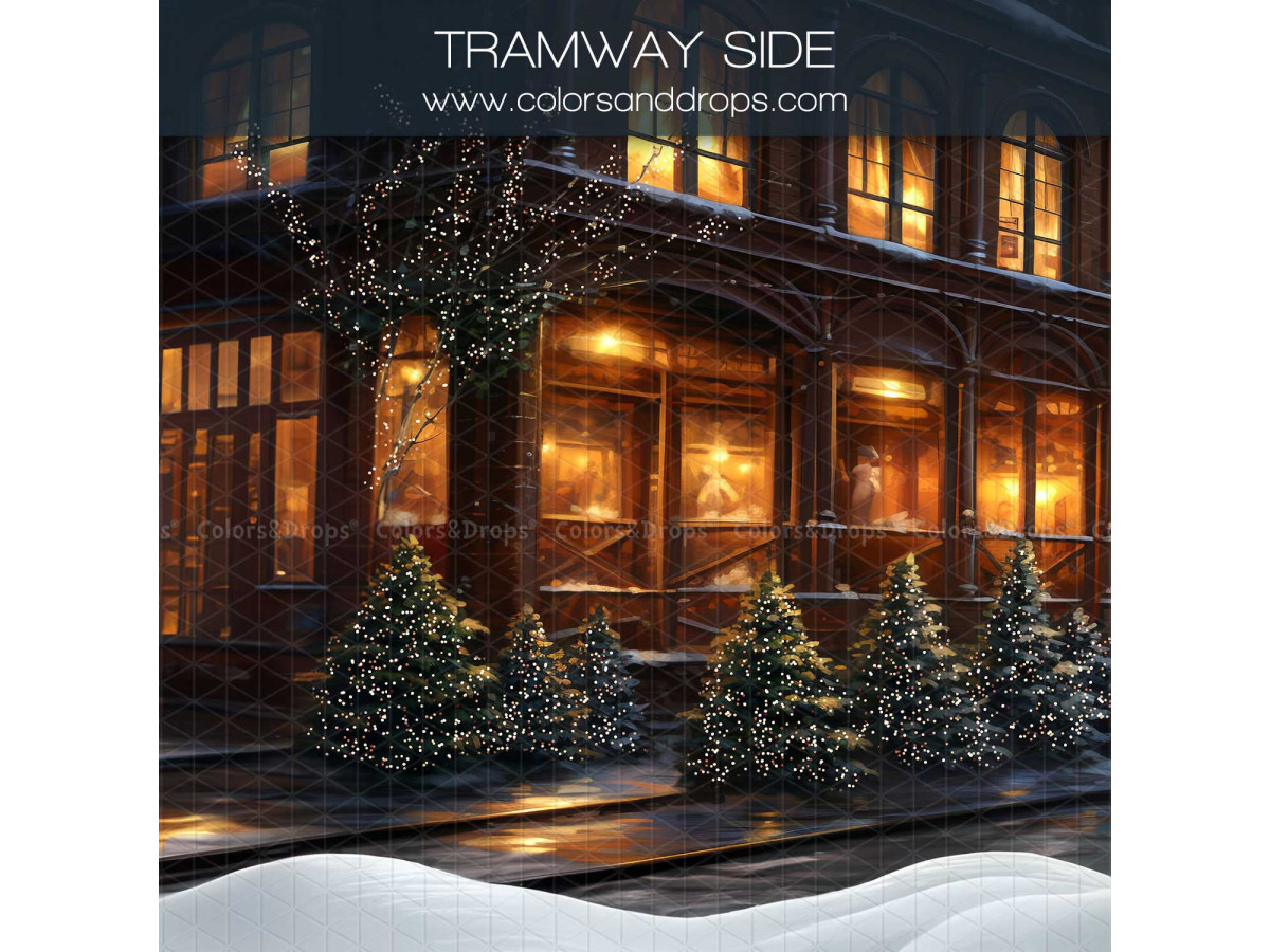 Fond photo latéral de Noël Tramway Side – façade de gare de Noël avec sapins et neige | Colors&Drops