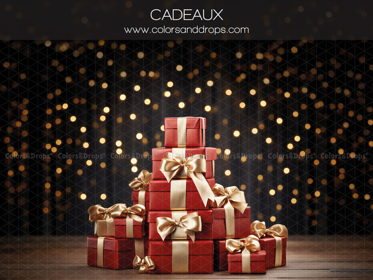 Fond photo de Noël Cadeaux – pile de cadeaux rouges et dorés sur bokeh et parquet | Colors&Drops
