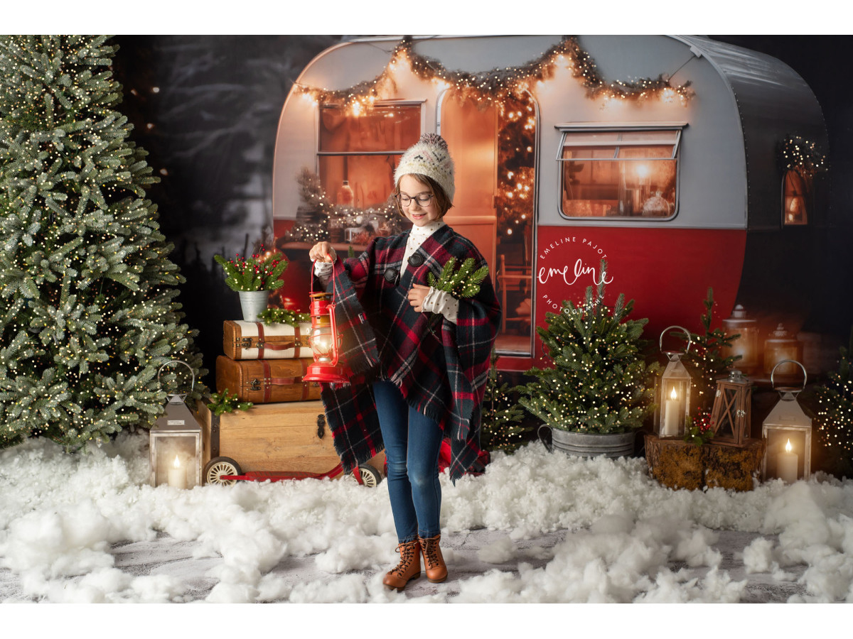 Christmas corner photo backdrop Caravany + Cailloux des Neiges – Christmas caravan room set with stone floor | Colors&Drops