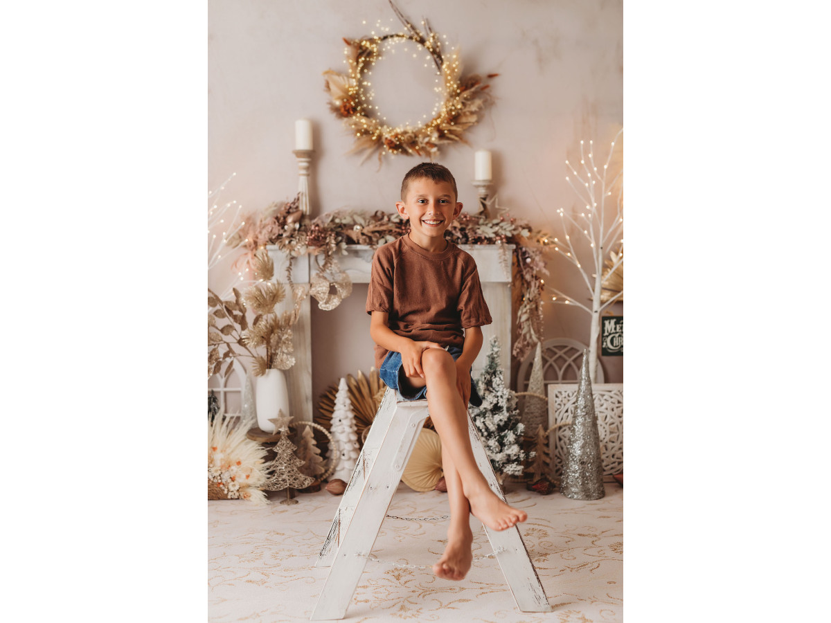 Christmas photo backdrop Xsmas Boheme II – white boho Christmas fireplace with pampas grass and trees | Colors&Drops