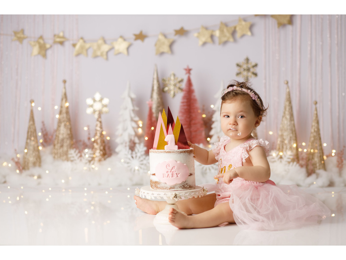 Fondo fotográfico de bebé y smash cake Rosae Pin Tree – abetos miniatura rosas con guirnalda de estrellas doradas | Colors&Drops