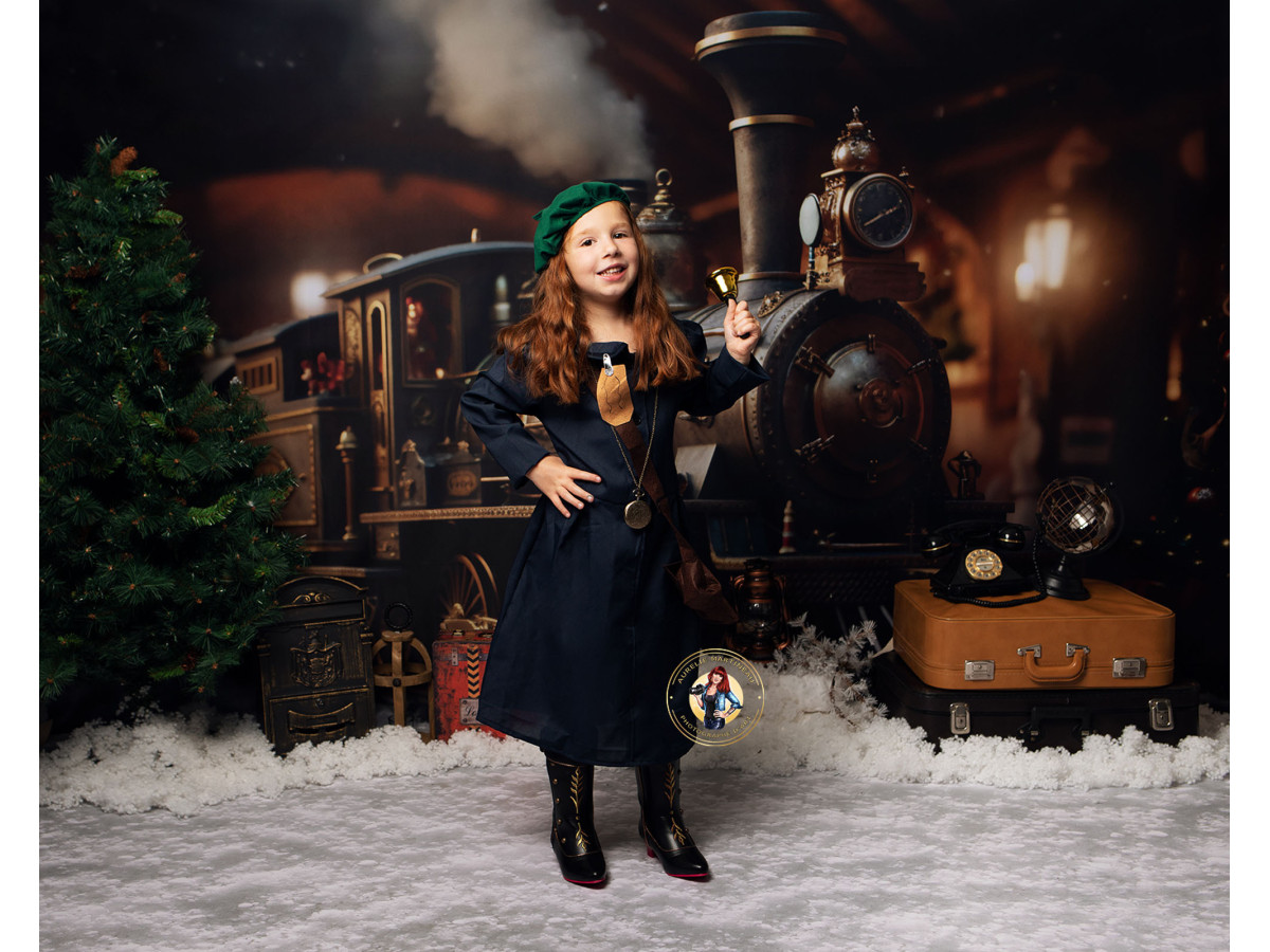 Fond photo de Noël Tchou Tchou – locomotive à vapeur de Noël avec valises et neige | Colors&Drops