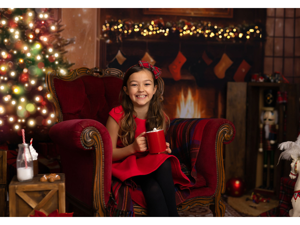 Christmas photo backdrop Painting Fireplace – red Christmas living room with fireplace, tree and stockings | Colors&Drops