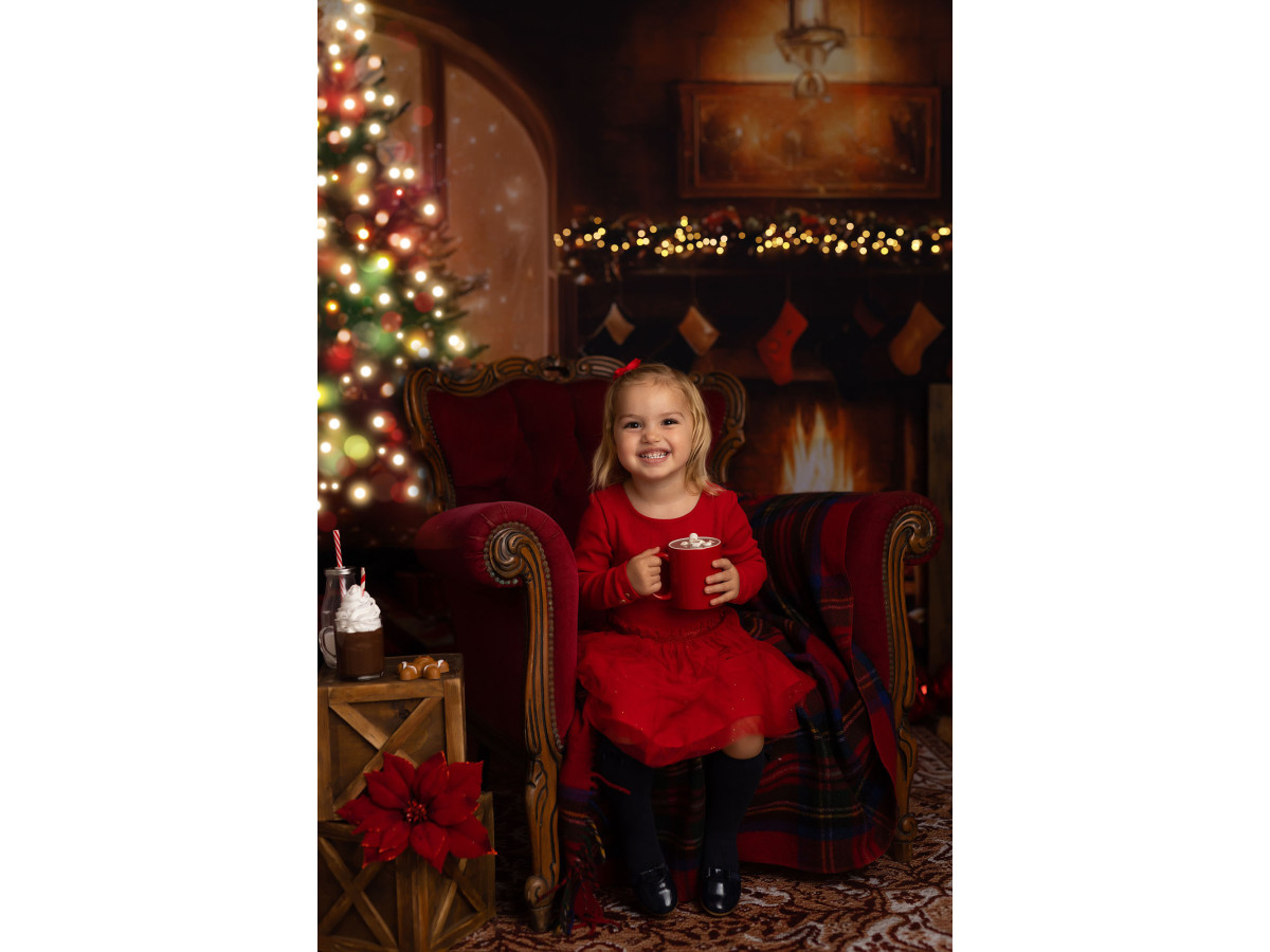 Christmas photo backdrop Painting Fireplace – red Christmas living room with fireplace, tree and stockings | Colors&Drops