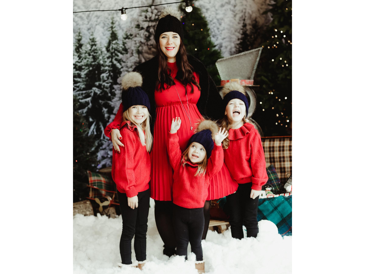 Baby & cake smash photo backdrop Telecab – snowy red cable car with snowshoes and fir trees | Colors&Drops