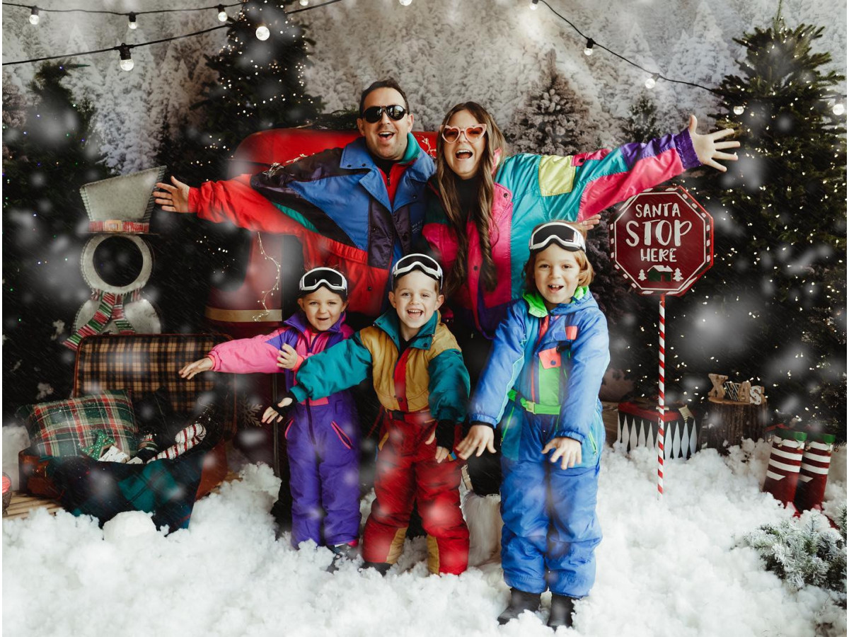 Baby & cake smash photo backdrop Telecab – snowy red cable car with snowshoes and fir trees | Colors&Drops