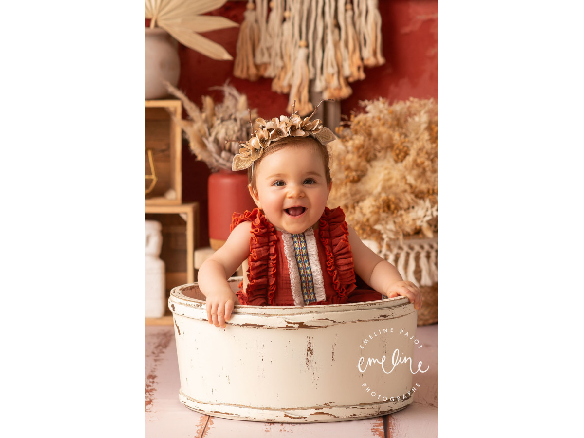 Baby & cake smash photo backdrop Fleurs Sechees – boho dried flower set with macramé on red wall | Colors&Drops
