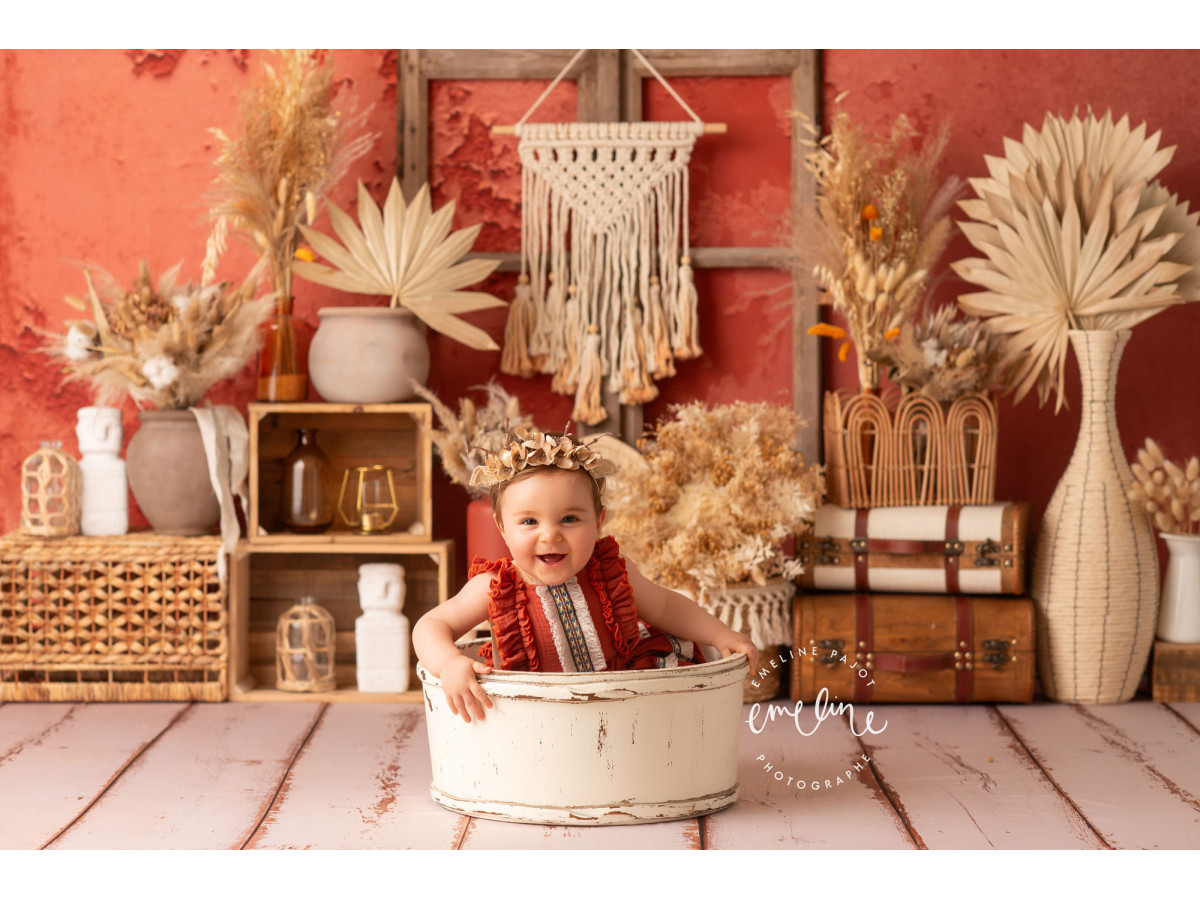Baby & cake smash photo backdrop Fleurs Sechees – boho dried flower set with macramé on red wall | Colors&Drops