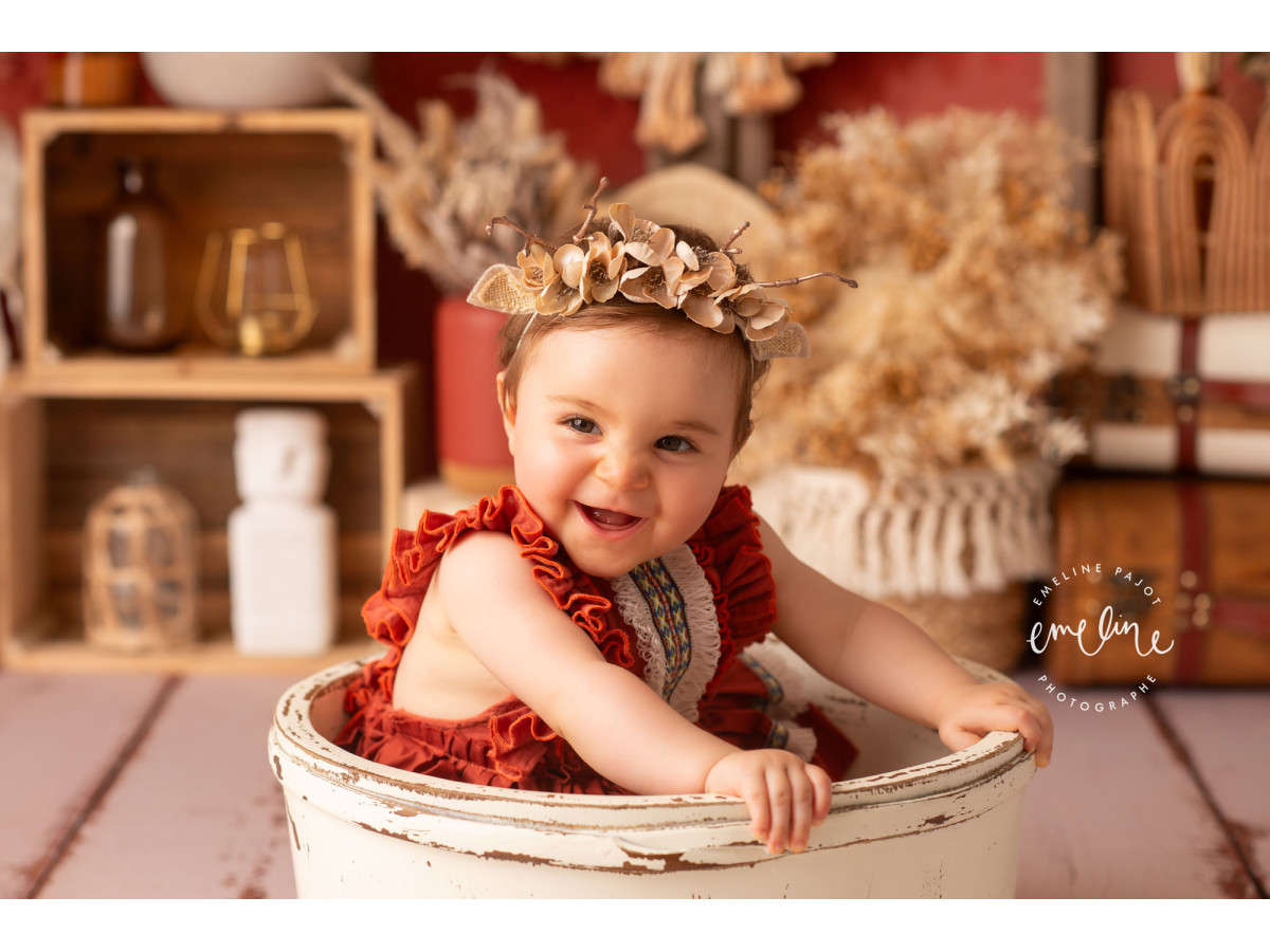 Baby & cake smash photo backdrop Fleurs Sechees – boho dried flower set with macramé on red wall | Colors&Drops