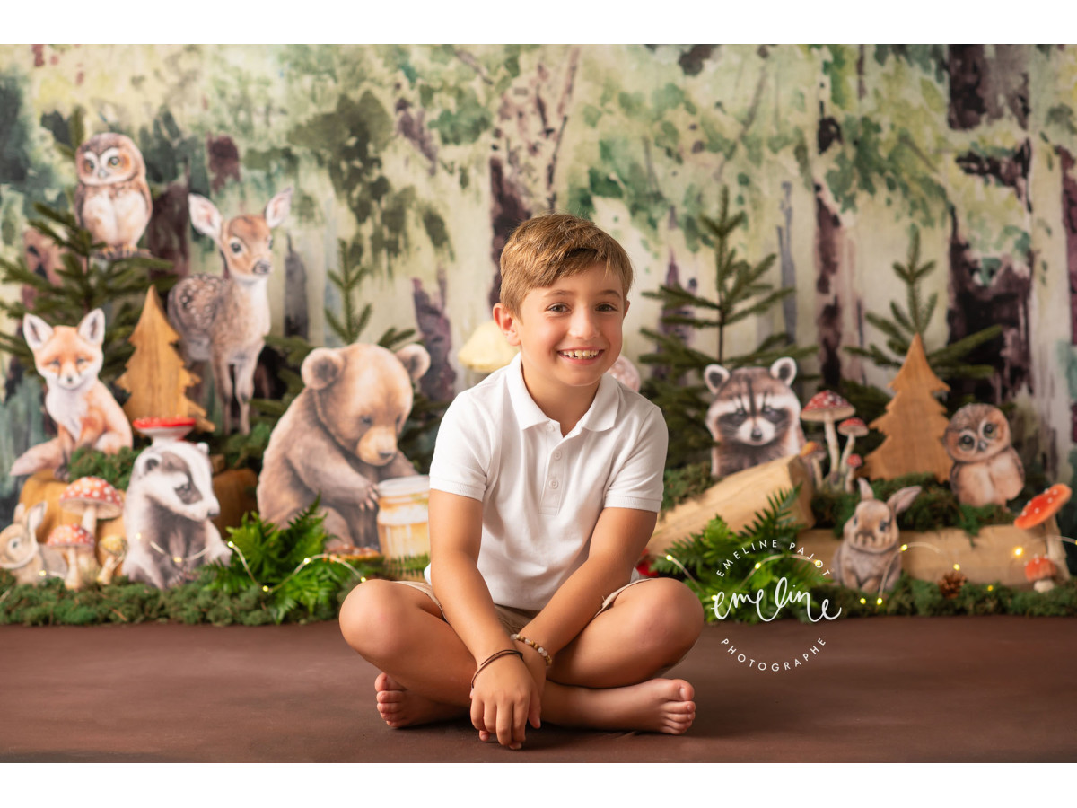 Baby & cake smash photo backdrop Animal Forest – illustrated woodland animals with owls, bear and fawns | Colors&Drops