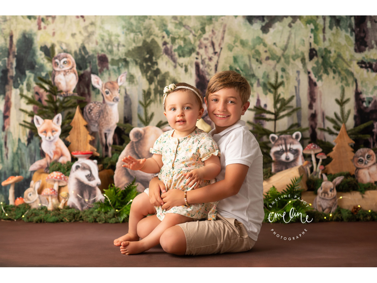 Baby & cake smash photo backdrop Animal Forest – illustrated woodland animals with owls, bear and fawns | Colors&Drops