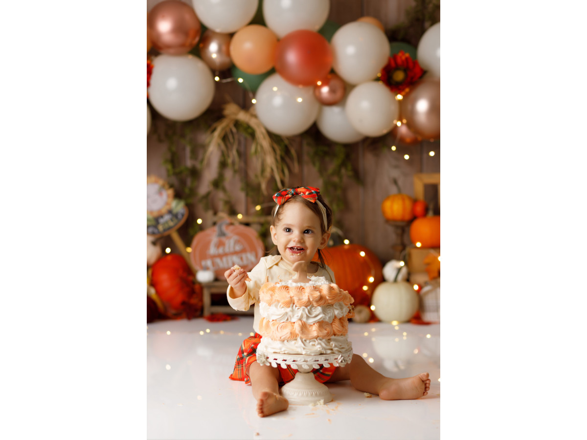 Fondo fotográfico de Halloween Hello Pumpkins – arco de globos otoñal con calabazas y girasoles | Colors&Drops