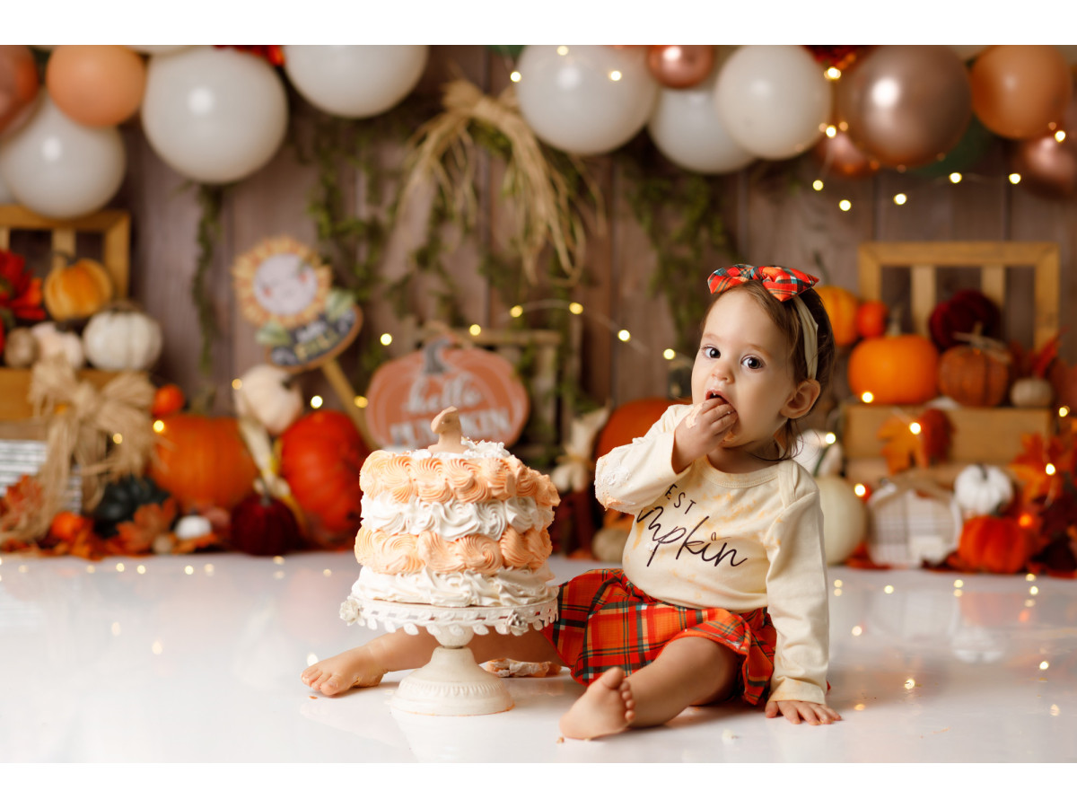 Fondo fotográfico de Halloween Hello Pumpkins – arco de globos otoñal con calabazas y girasoles | Colors&Drops