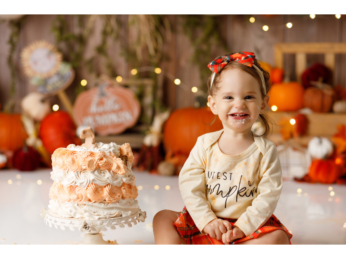 Fondo fotográfico de Halloween Hello Pumpkins – arco de globos otoñal con calabazas y girasoles | Colors&Drops