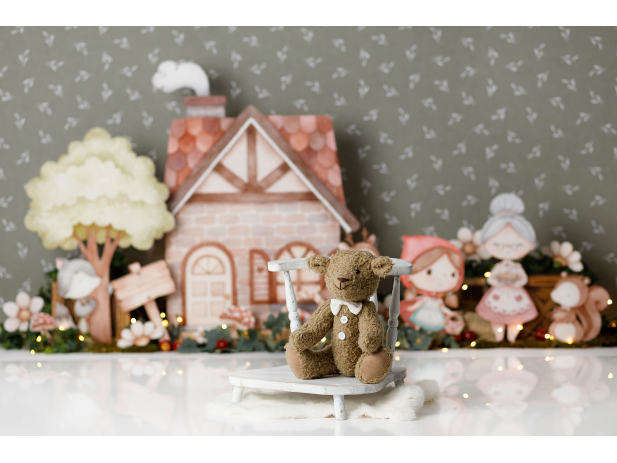 Fondo fotográfico de bebé y smash cake Chaperon Rouge – decorado de Caperucita Roja con casa, lobo y abuela | Colors&Drops