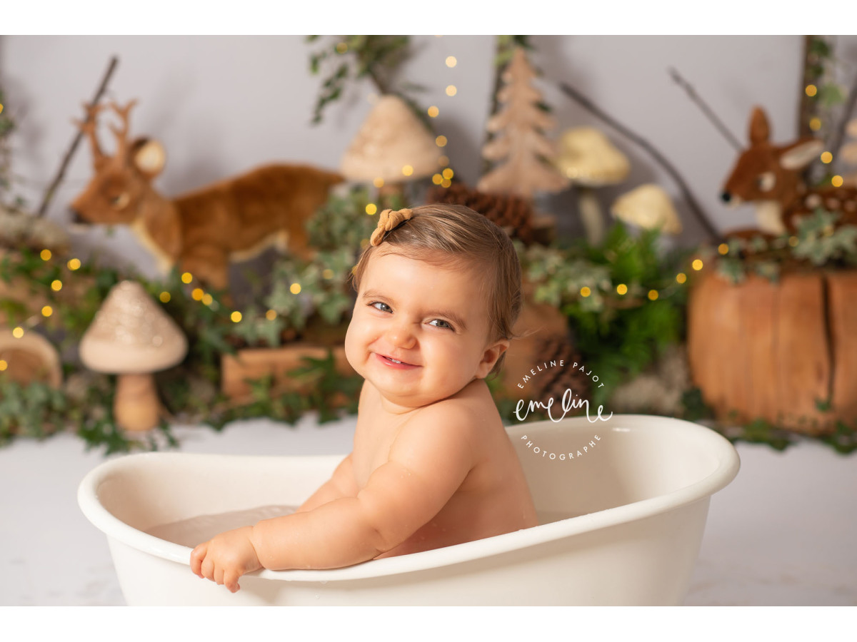 Baby & cake smash photo backdrop Bicha – woodland set with deer, branches and mushrooms | Colors&Drops