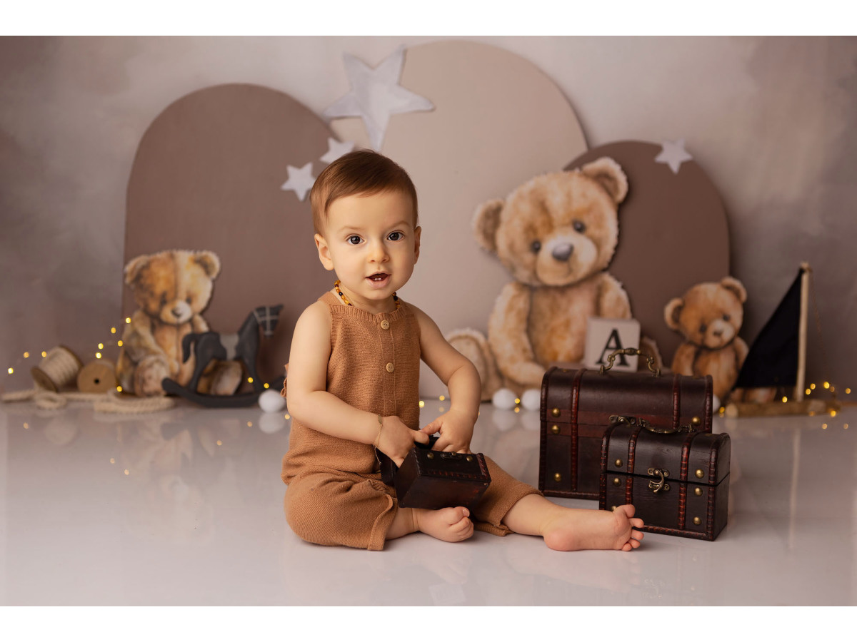 Fond photo bébé et smash cake Abc Bears – ours en peluche avec arches beiges et cubes ABC | Colors&Drops