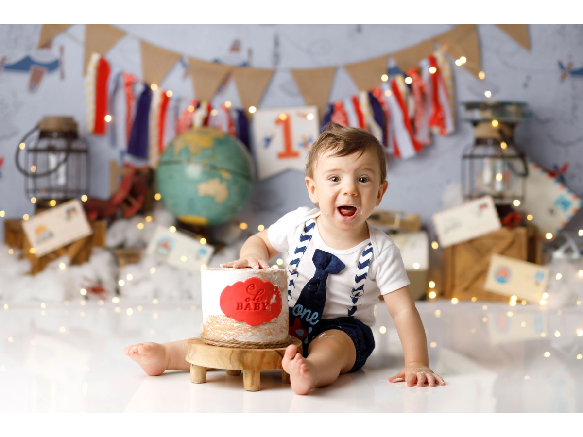 Baby & cake smash photo backdrop Travel – travel set with planes, globe, suitcase and bunting | Colors&Drops