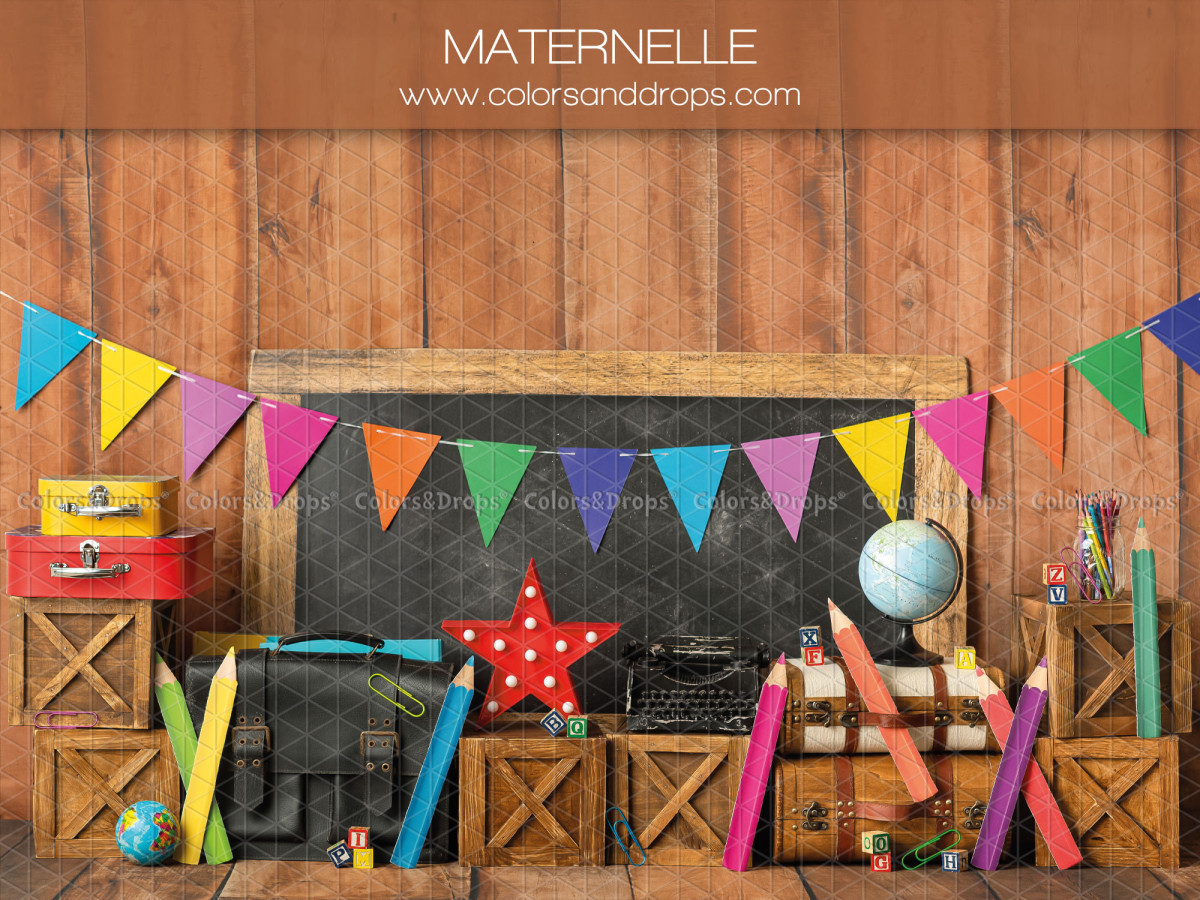 Fond photo scolaire Maternelle – décor maternelle avec fanions, crayons et ardoise | Colors&Drops