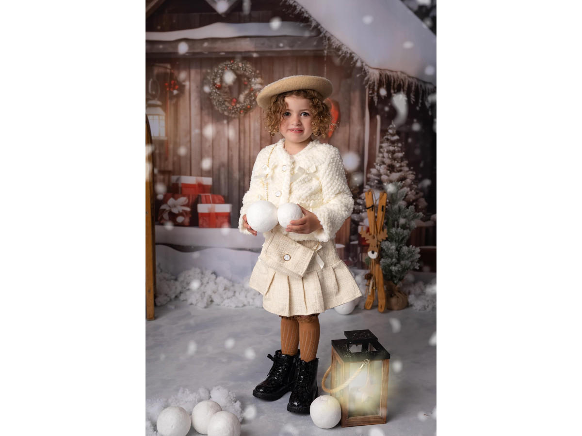 Christmas photo backdrop Winter Snow Chalet – snowy wooden chalet with wreath and gifts | Colors&Drops