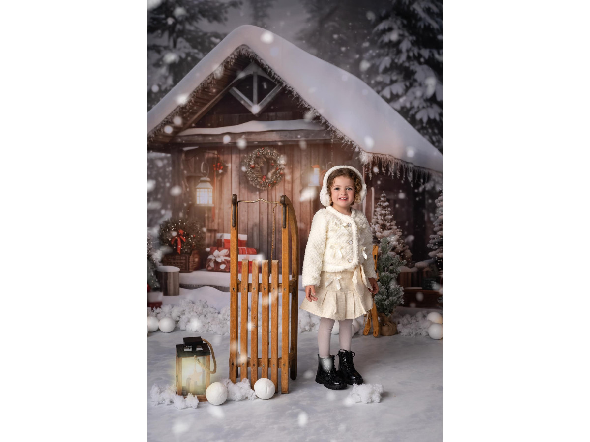 Christmas photo backdrop Winter Snow Chalet – snowy wooden chalet with wreath and gifts | Colors&Drops