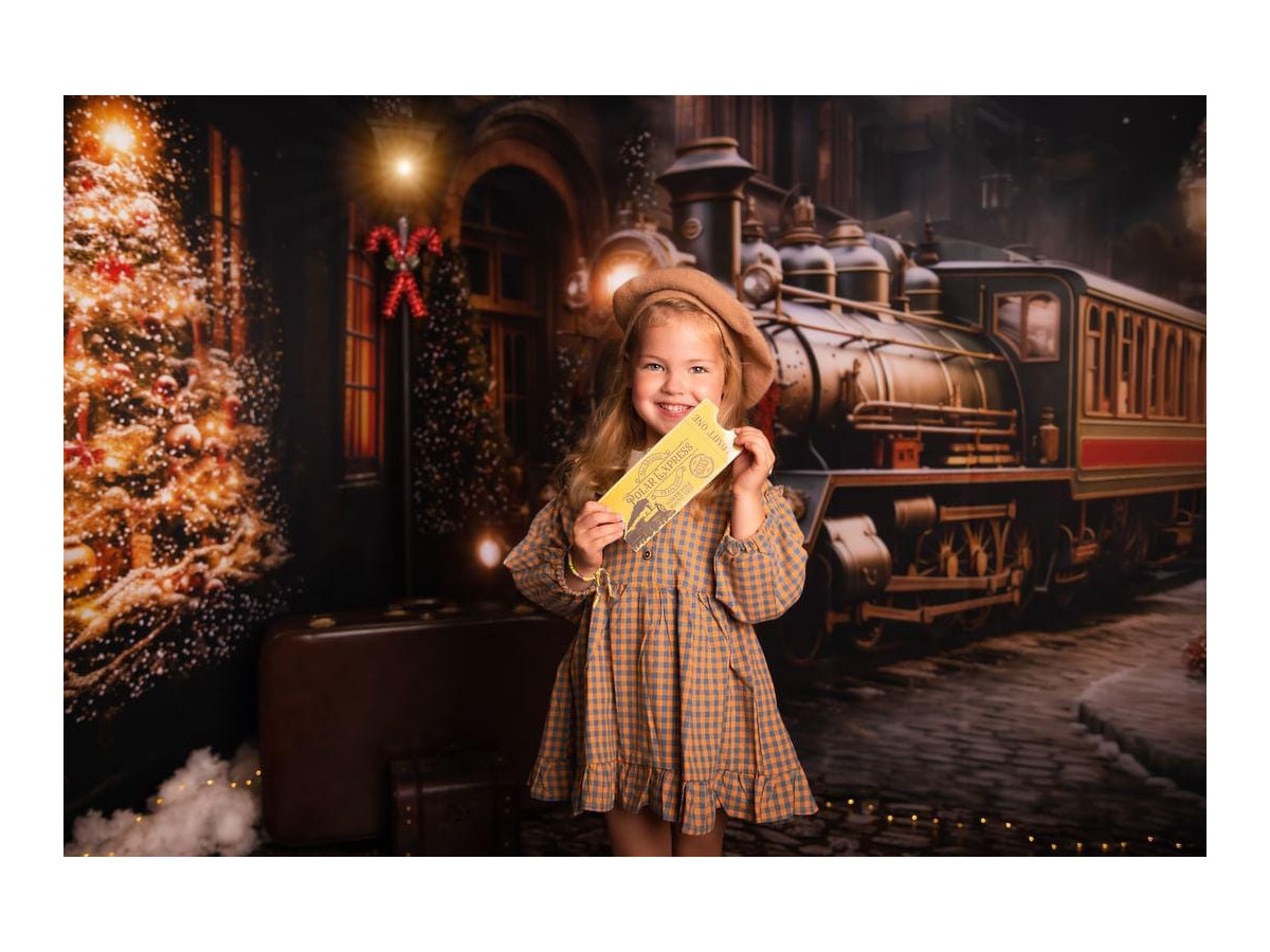 Fond photo de Noël Locomotive – locomotive à vapeur de Noël sur rue pavée la nuit | Colors&Drops