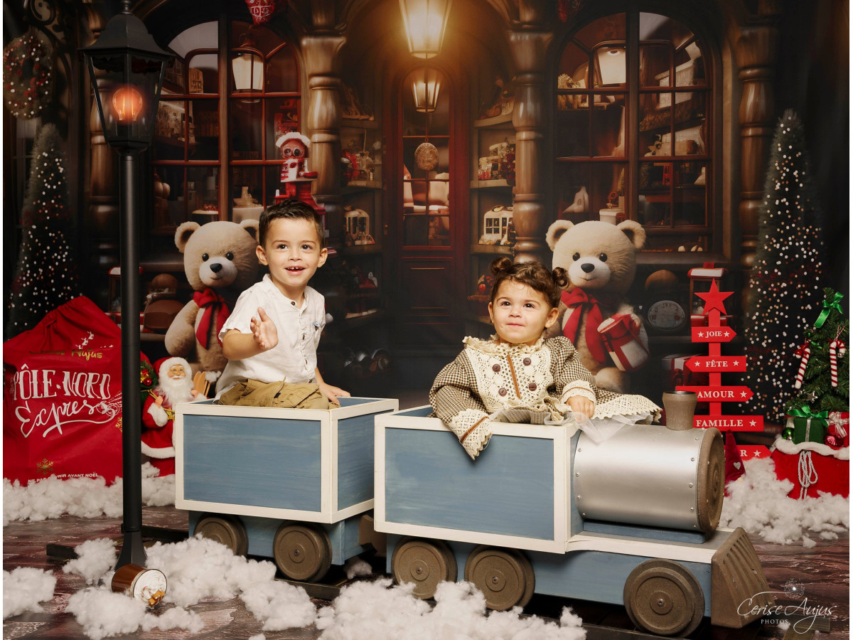 Christmas photo backdrop Nounours Store II – Christmas teddy bear shop with giant bears and fir trees | Colors&Drops