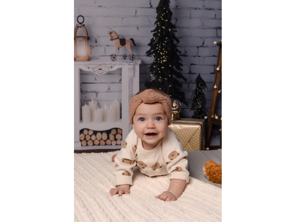 Christmas photo backdrop Sapine Morning – white headboard between two fir trees | Colors&Drops