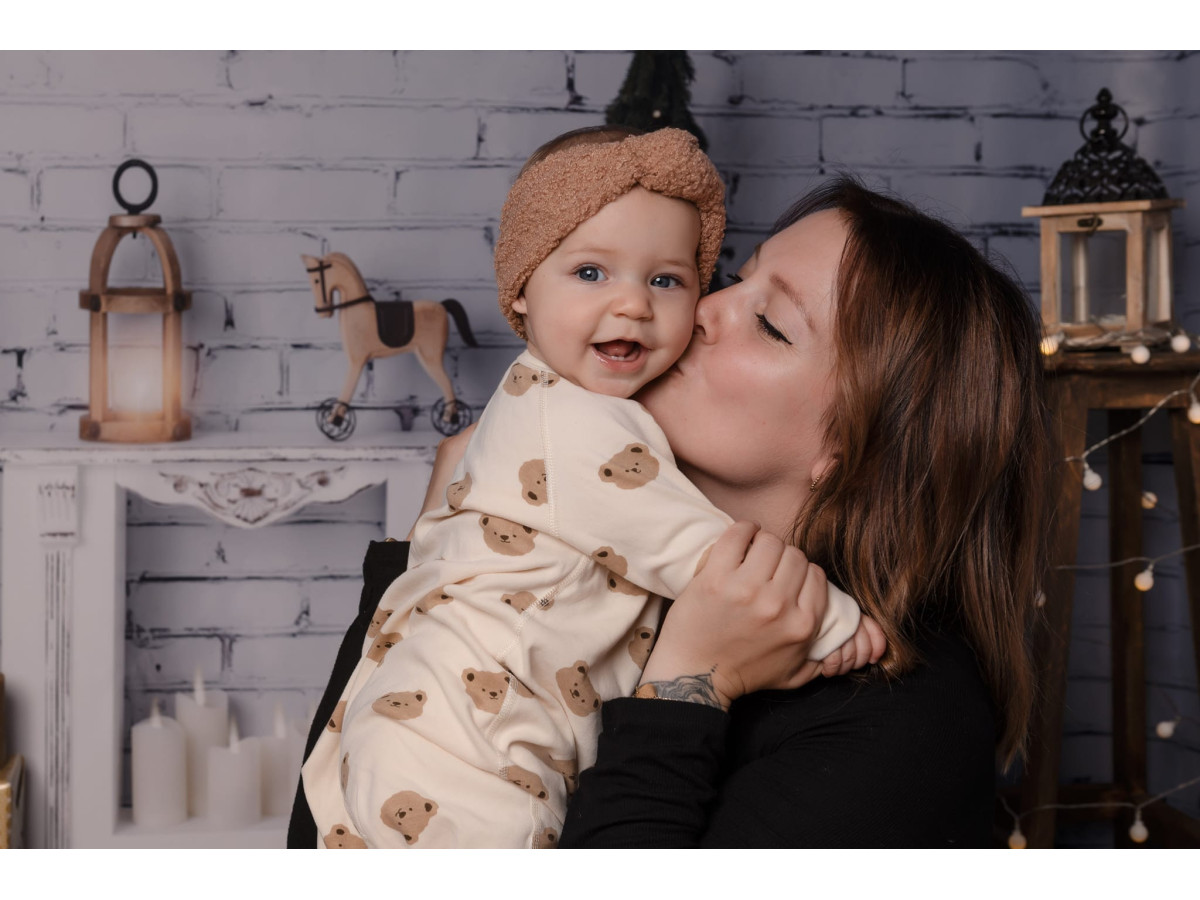 Christmas photo backdrop Sapine Morning – white headboard between two fir trees | Colors&Drops