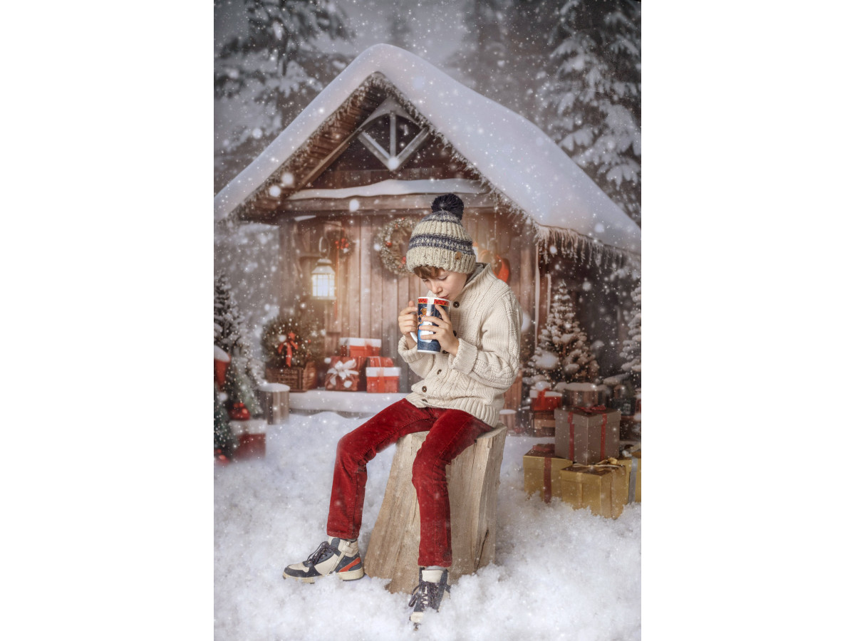 Fond photo d'angle de Noël Winter Snow Chalet + Neige – chalet et bonhomme de neige avec sol enneigé | Colors&Drops