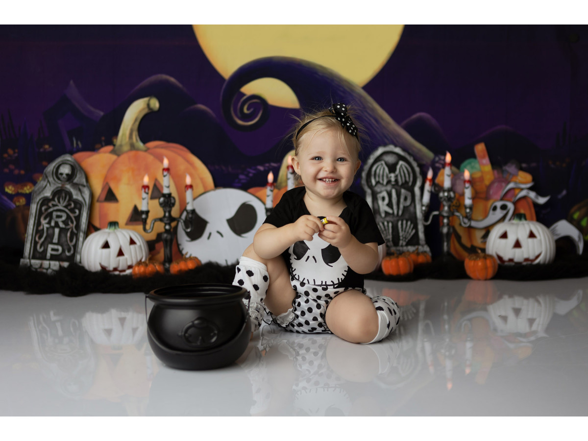 Fond photo d'Halloween Ripy – citrouilles d'Halloween et tombes sous une lune jaune | Colors&Drops