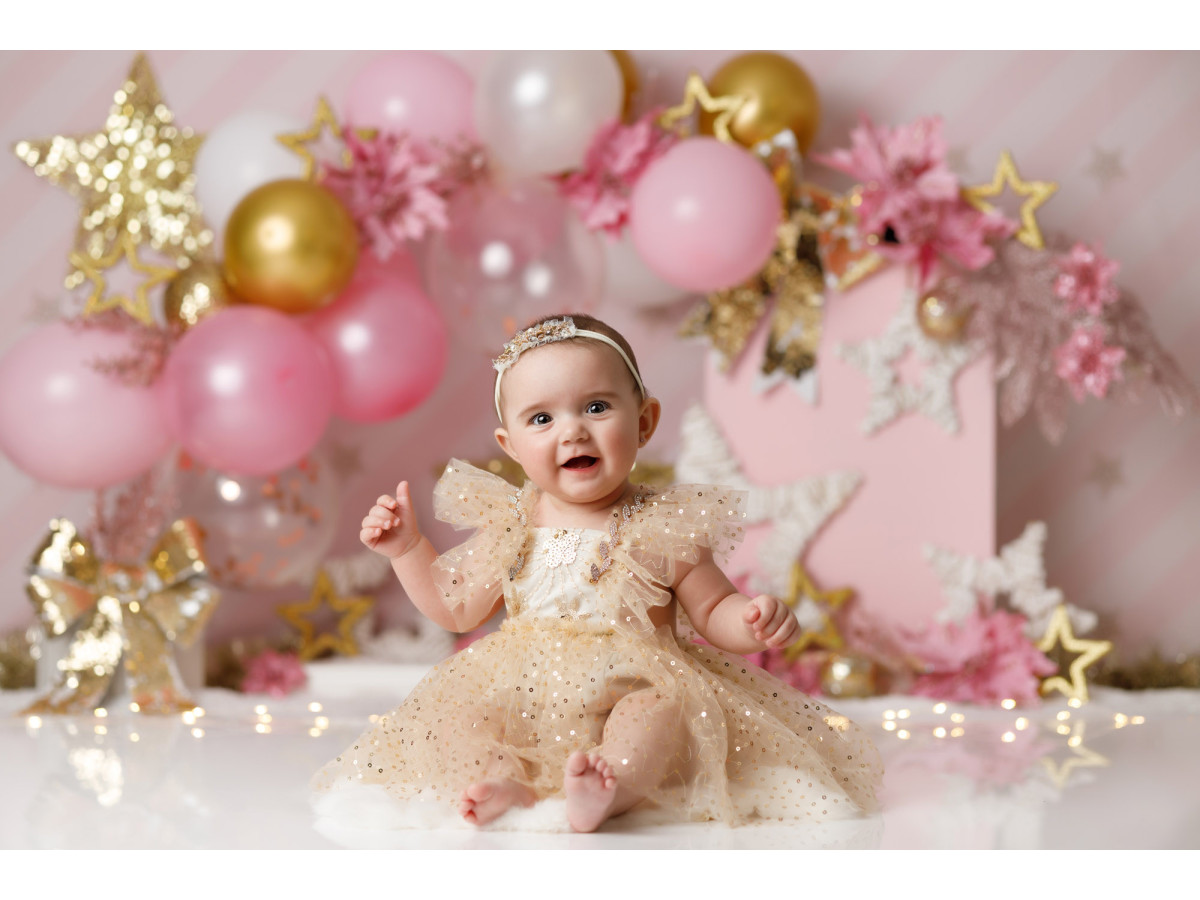 Fond photo bébé et smash cake Celestia – étoiles dorées et ballons roses sur fond rayé rose | Colors&Drops