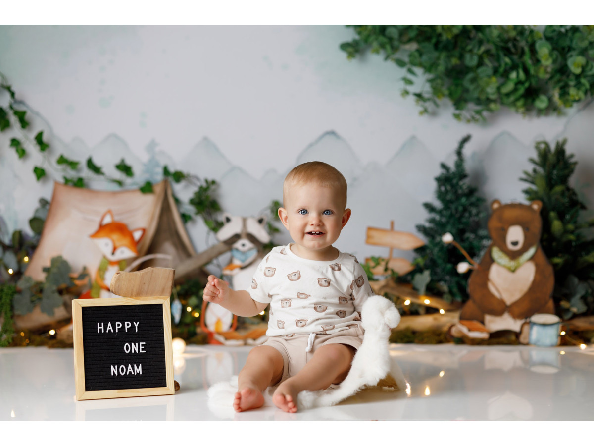 Fondo fotográfico de bebé y smash cake Bivouac – vivac en el bosque con tienda, zorro y oso de peluche | Colors&Drops