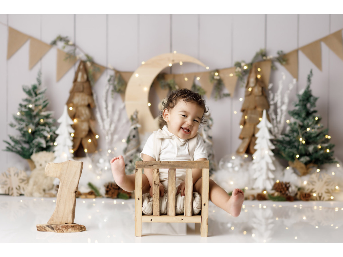 Baby & cake smash photo backdrop Lune de Bois – wooden moon with bear, burlap bunting and fir trees | Colors&Drops