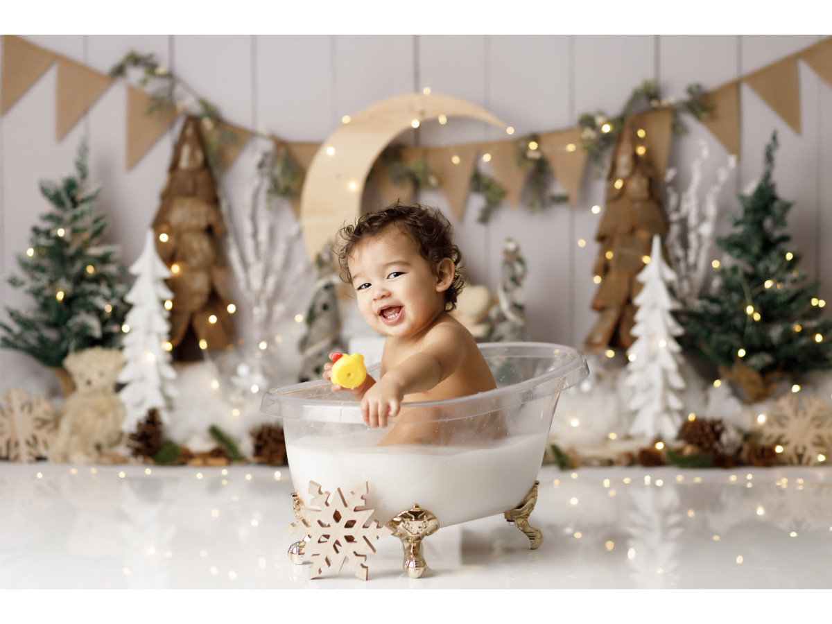Baby & cake smash photo backdrop Lune de Bois – wooden moon with bear, burlap bunting and fir trees | Colors&Drops