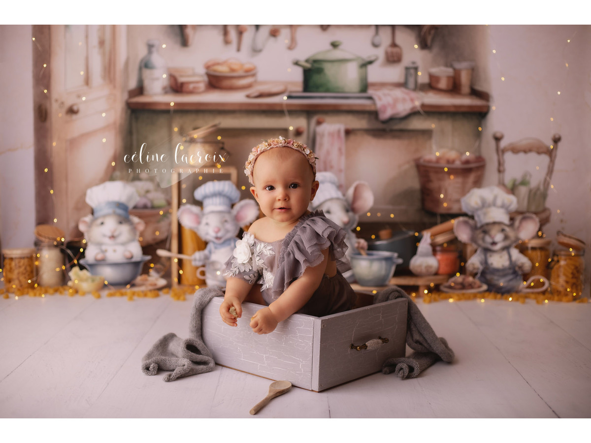Baby & cake smash photo backdrop Ratounes – kitchen with plush chef mice | Colors&Drops