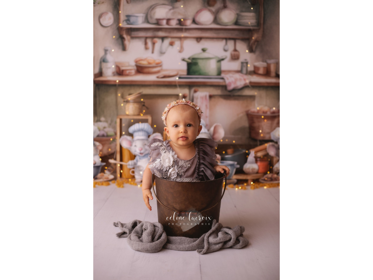 Baby & cake smash photo backdrop Ratounes – kitchen with plush chef mice | Colors&Drops