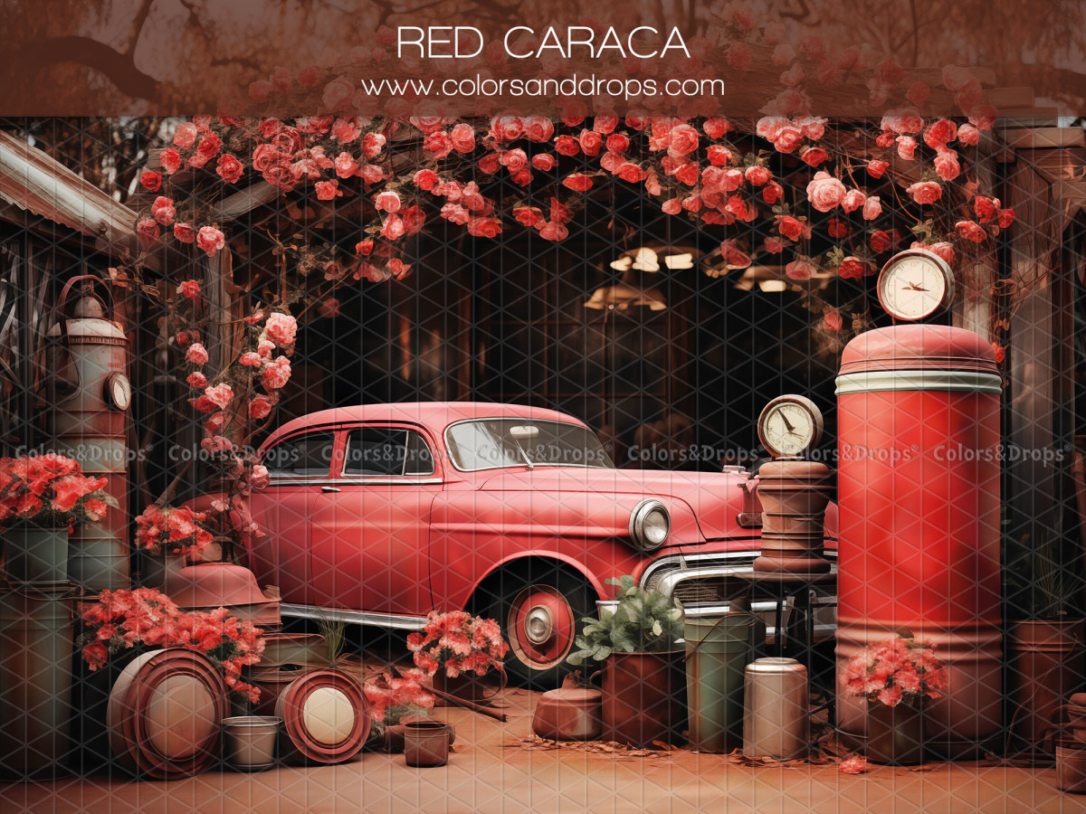Fond photo Saint-Valentin Red Caraca – voiture rouge vintage sous voûte de roses avec pompe à essence | Colors&Drops