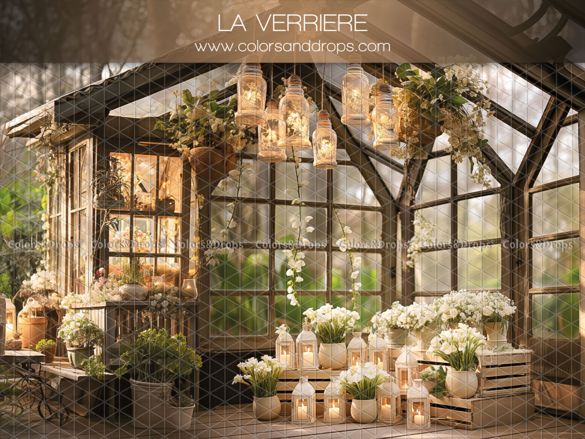 Fond photo de printemps La Verriere – verrière en bois avec lanternes et fleurs blanches | Colors&Drops