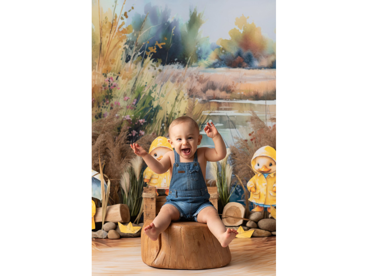 Fond photo bébé et smash cake Canetons – canetons en ciré jaune au bord d'un étang | Colors&Drops