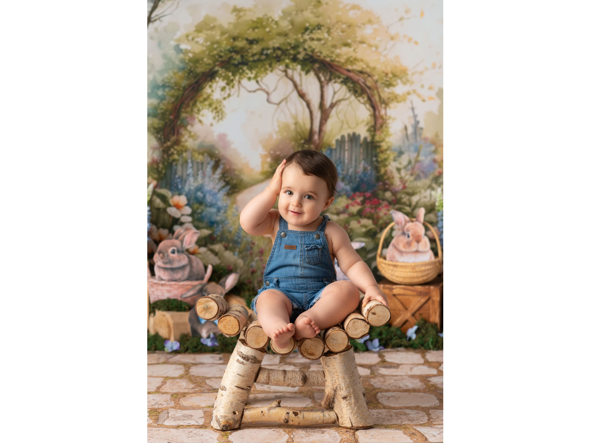 Easter photo backdrop Lapins de Prairie – plush bunnies in a watercolour flower meadow | Colors&Drops