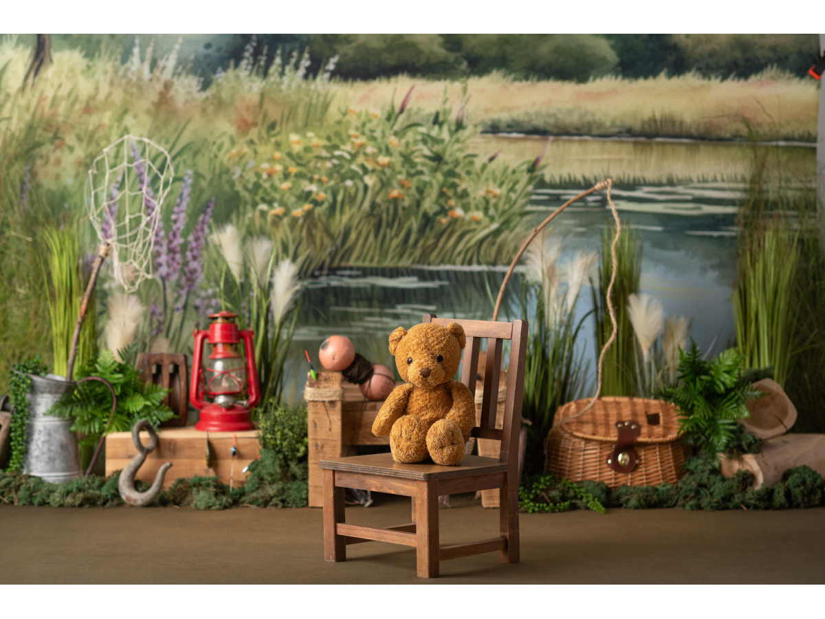 Fond photo bébé et smash cake Ponton – ponton au bord d'un étang avec lanterne et panier | Colors&Drops