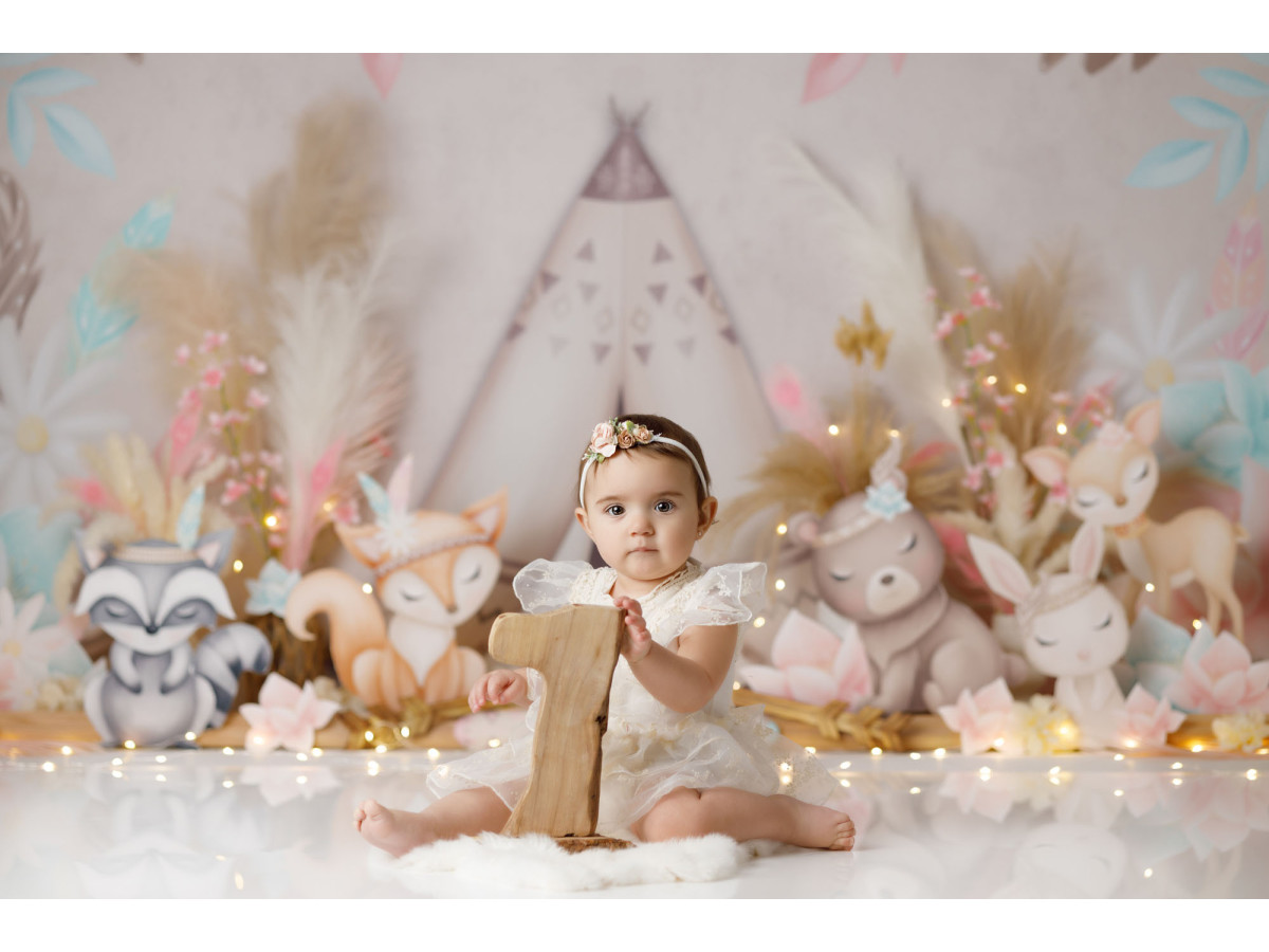 Fondo fotográfico de bebé y smash cake Spring Tipi – tipi con animales de peluche y hojas de palmera | Colors&Drops
