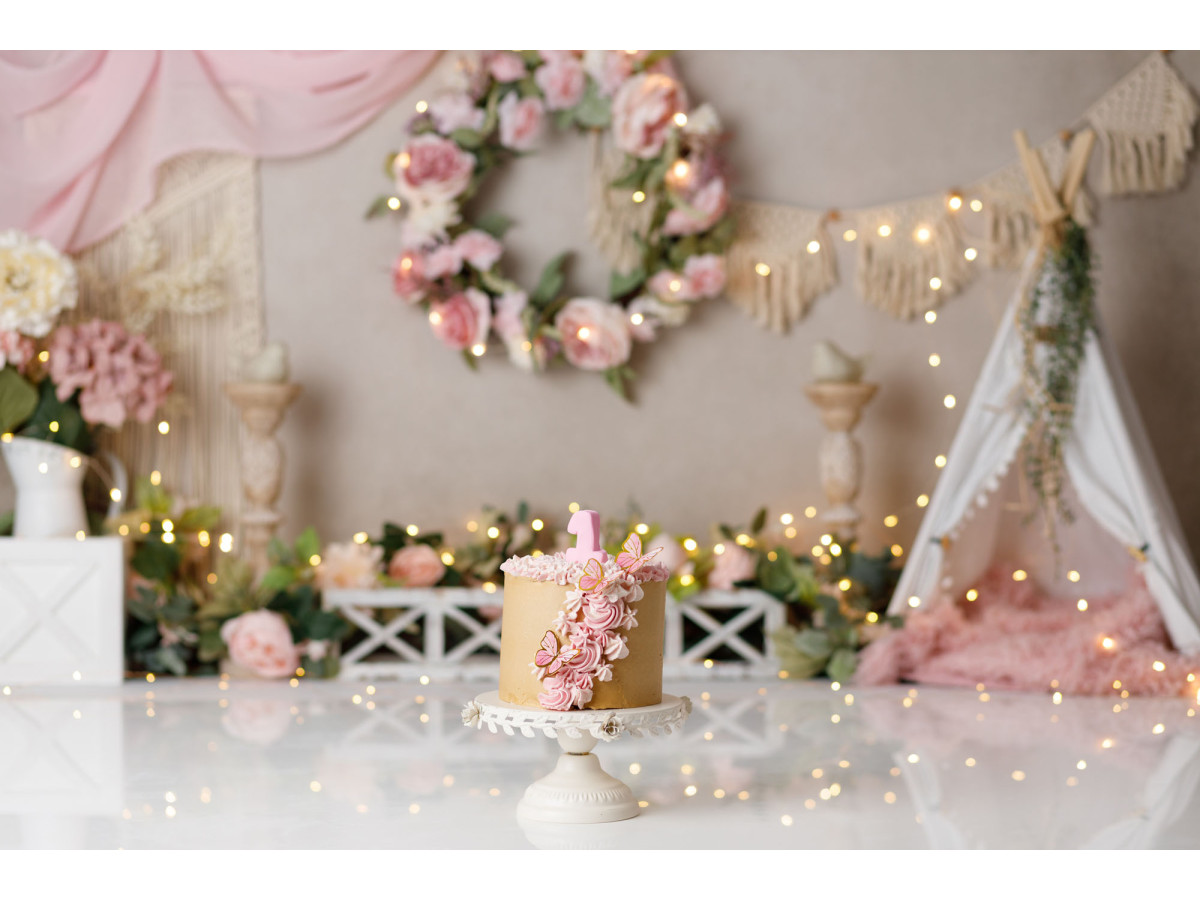 Baby & cake smash photo backdrop Eptunia – pink boho set with flower wreath and teepee | Colors&Drops