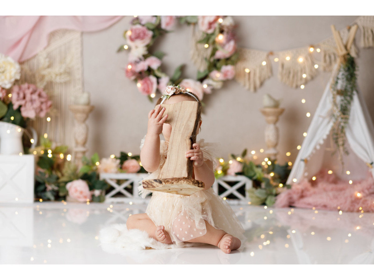 Baby & cake smash photo backdrop Eptunia – pink boho set with flower wreath and teepee | Colors&Drops