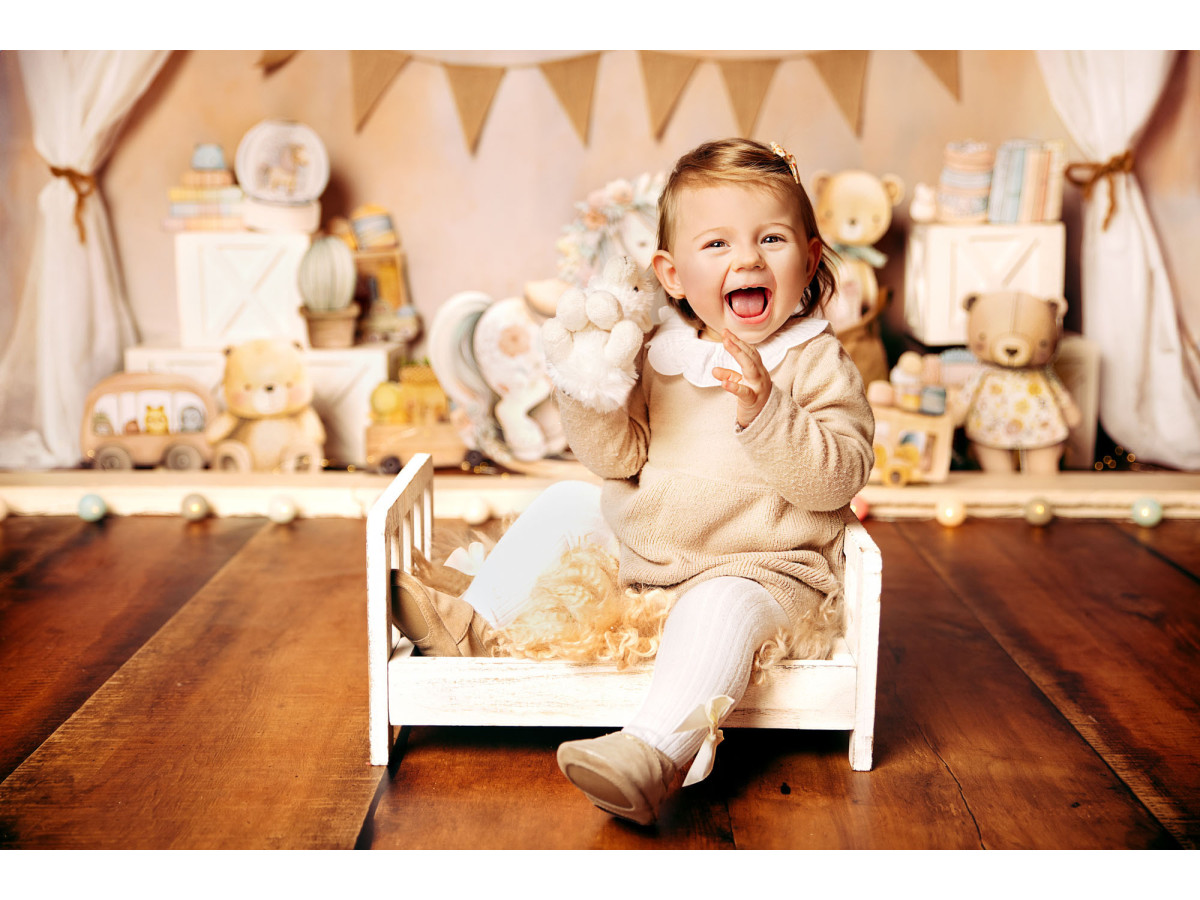 Fond photo bébé et smash cake Jouets D'Enfant – jouets anciens avec cheval à bascule et fanions | Colors&Drops